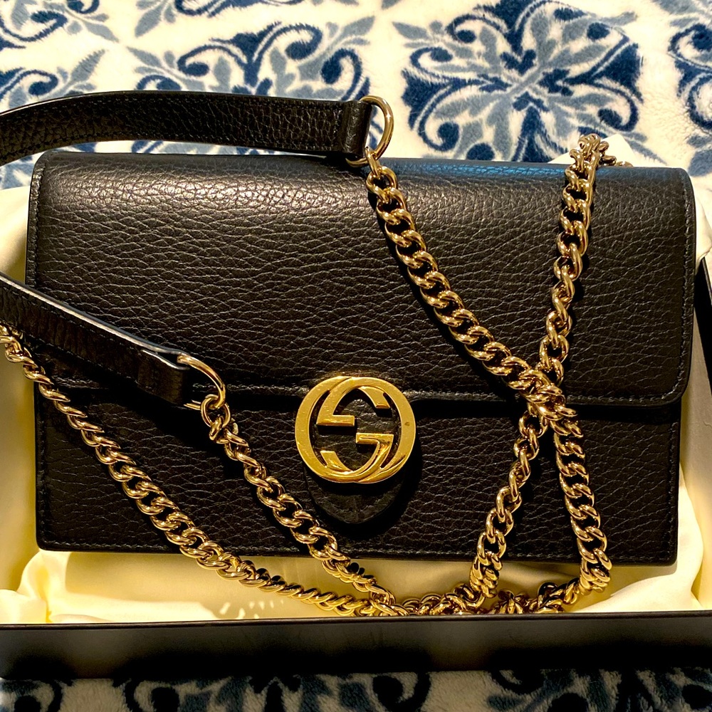 LIKE NEW AUTHENTIC GUCCI INTERLOCK GG CHAIN WALLET
